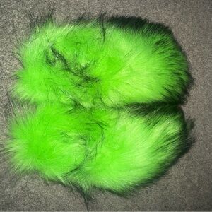 Puffy green slides *NEED SOLD ASAP size 6 Brand new never worn